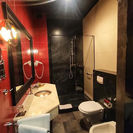 Weekend Boutique Hotel 4*